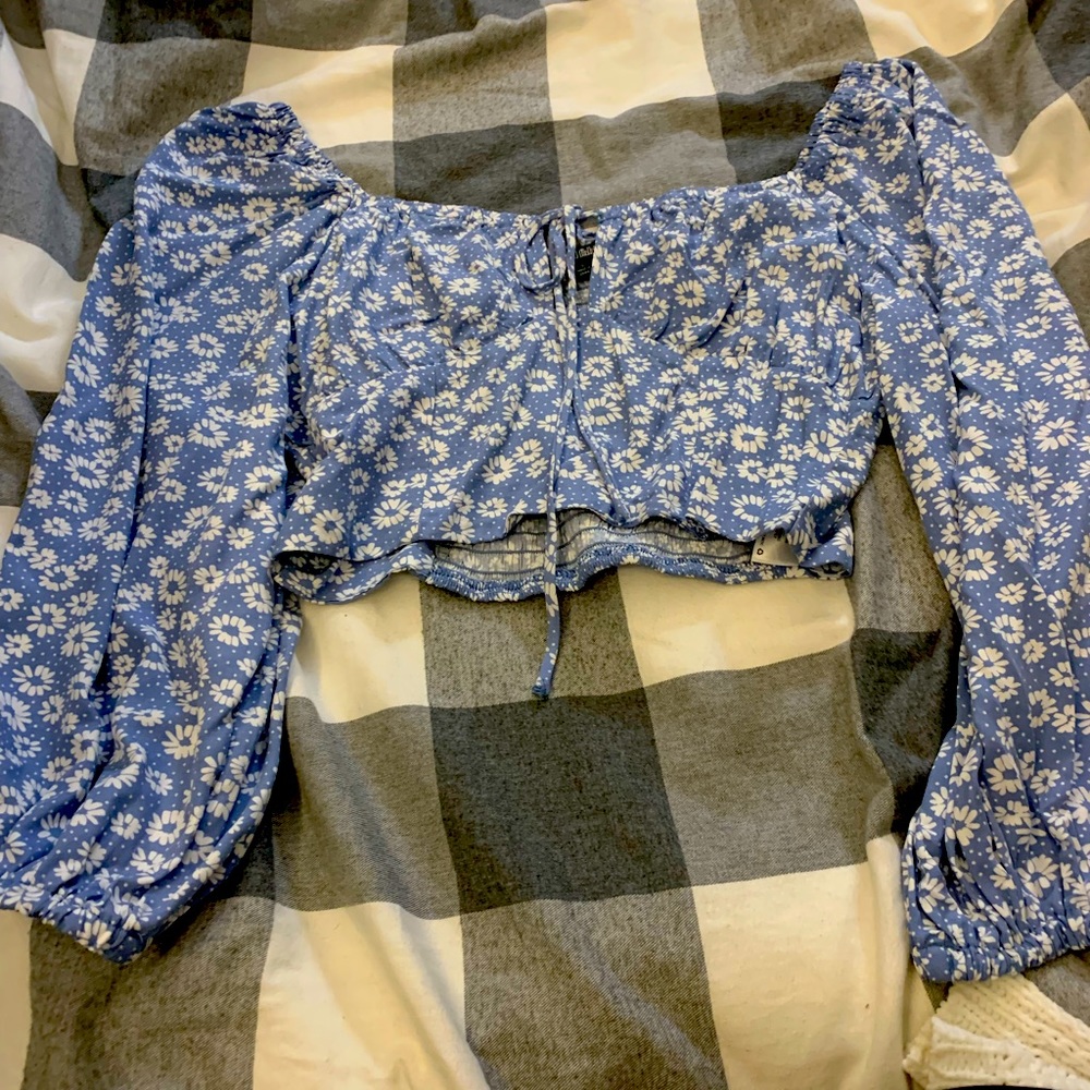 Floral crop top with tiny white flowers.On shoulder or off.